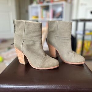 Gently used rag & bone green linen ankle booties, size 5/35